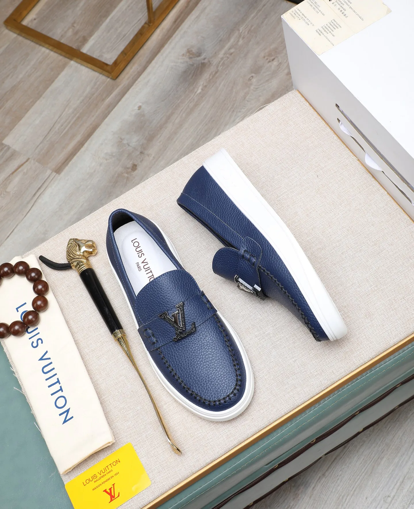 Men's shoes 💰440 📛📛【LOUIS VUITTON】Louis Vuitton official website synchronized new products 👟Milan fashion catwalk style 🇰🇾🇰🇾LV family logo, celebrity style, a must-have for fashionistas ⚠️First-layer calfskin ➕Genuine leather lining ➕Official website original version special outsole 👞Number 38-44